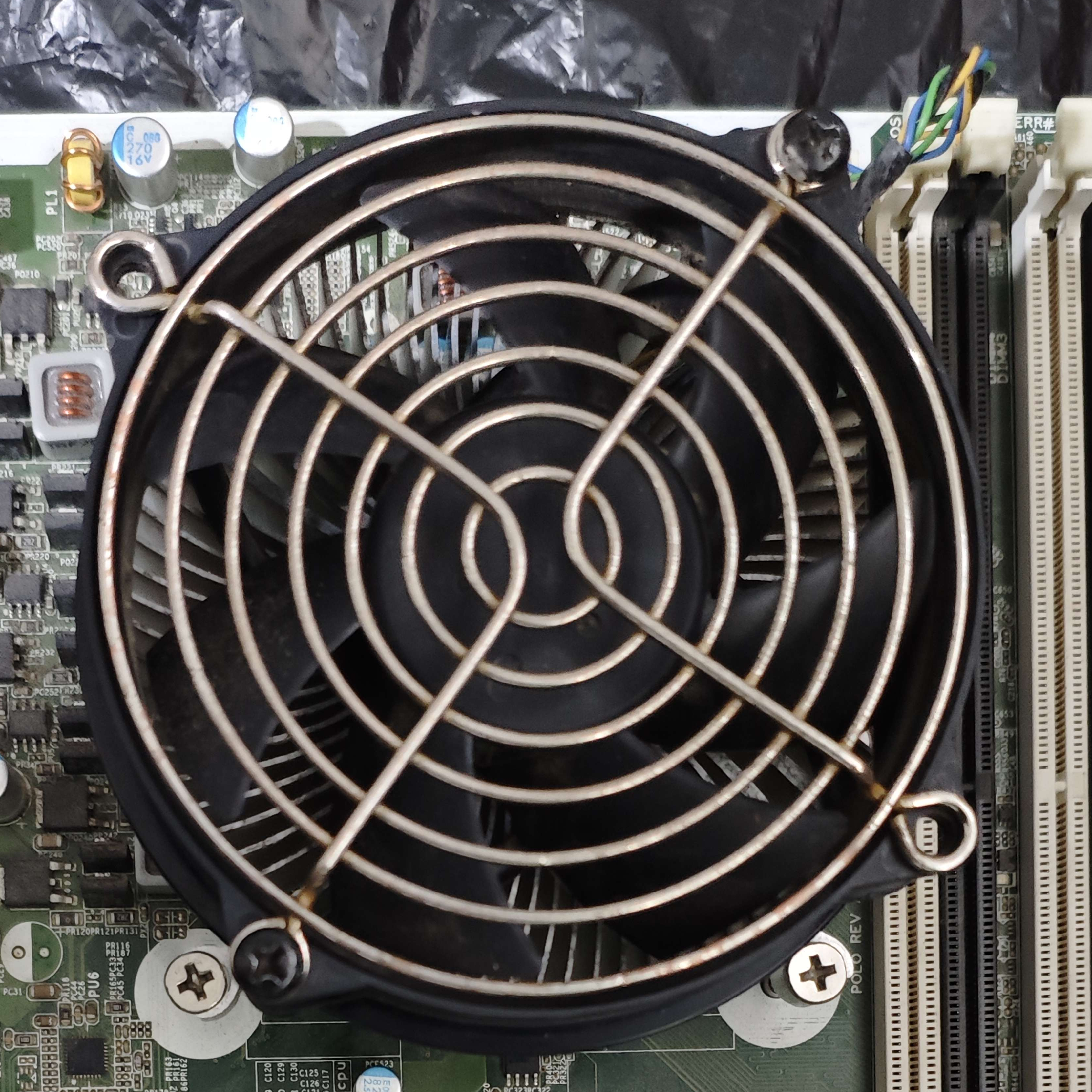 Top view of HP Compaq 8100 CPU cooler with modified screws